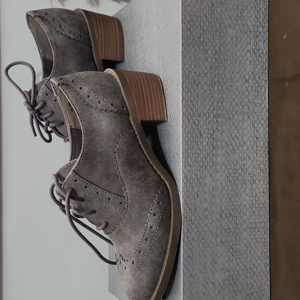 Women's MAURICES Gray Oxford Shoes Size 7